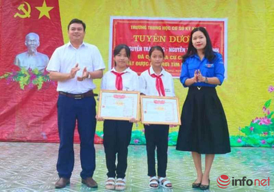 Hà Tĩnh: Tuyên dương dưới cờ và khen thưởng 2 nữ sinh có hành động đẹp
