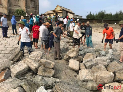 Hà Tĩnh: Huy động hàng trăm người gia cố kè biển, chằng néo nhà cửa chống bão Noru