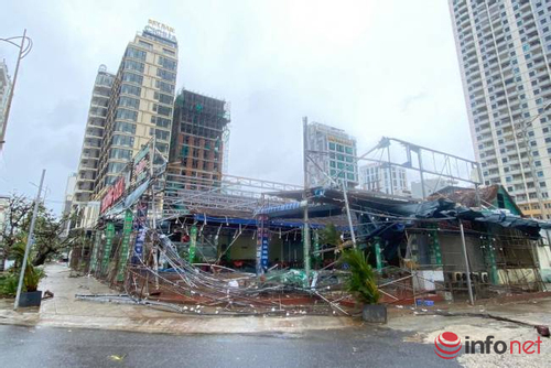 Đà Nẵng 'xác xơ' sau bão Noru: Nhà hàng ven biển tan hoang, cây cối đổ ngổn ngang