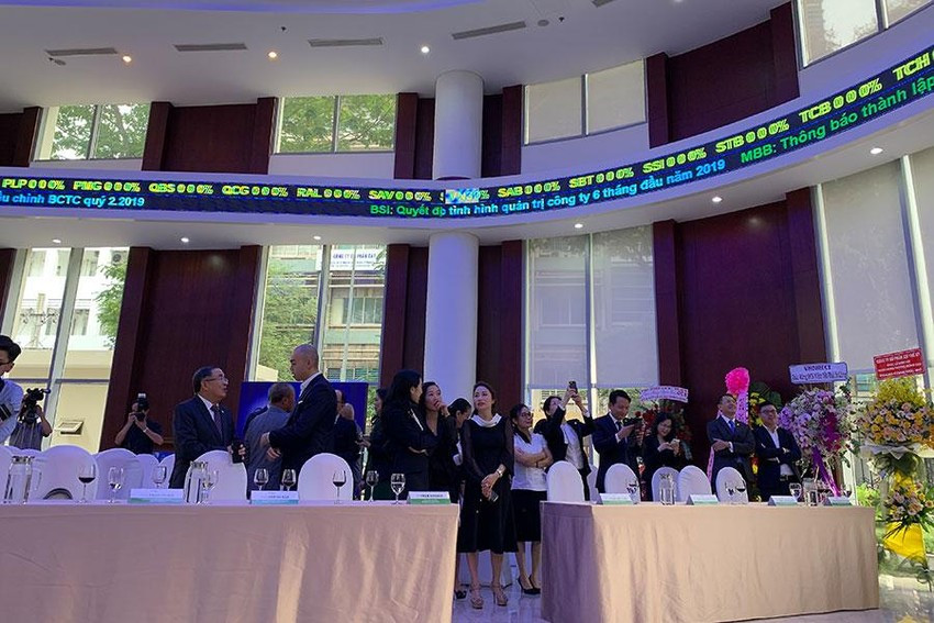 Cuối năm, đầu tư cổ phiếu nào để thu lợi? ảnh 1