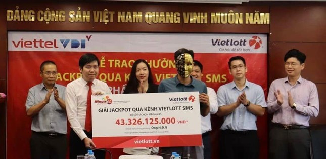 Hé lộ tiền thuế thu nhập bất thường của các 'tỷ phú' Vietlott ảnh 1