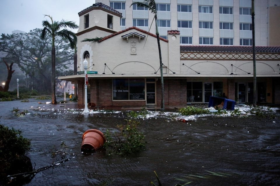 Nhiều khu vực ở bang Florida của Mỹ biến thành vùng thảm họa do bão tấn công