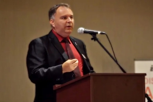 Phó chủ tịch Apple  bất ngờ nghỉ việc sau phát ngôn trên video TikTok