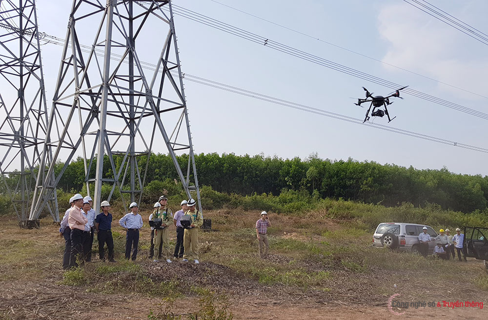 Kết hợp AI và drone phát hiện nguy cơ mất an toàn lưới điện