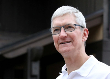 CEO Tim Cook bị giảm lương