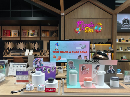 Bán lẻ công nghệ lạc quan sát Tết