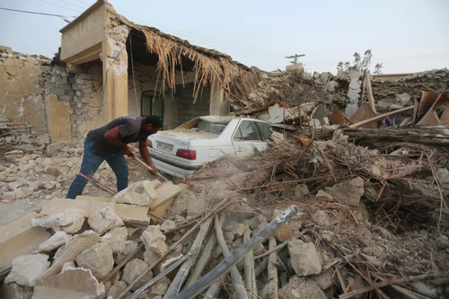 Động đất mạnh ở Iran, hơn 440 người bị thương