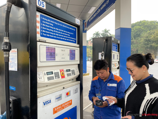 Petrolimex khai thác giải pháp thanh toán không dùng tiền mặt trên toàn quốc