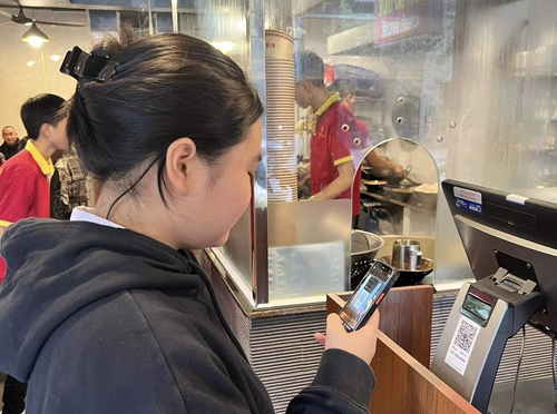 Xuất hiện nhiều tuyến phố, khu chợ không tiền mặt trên cả nước