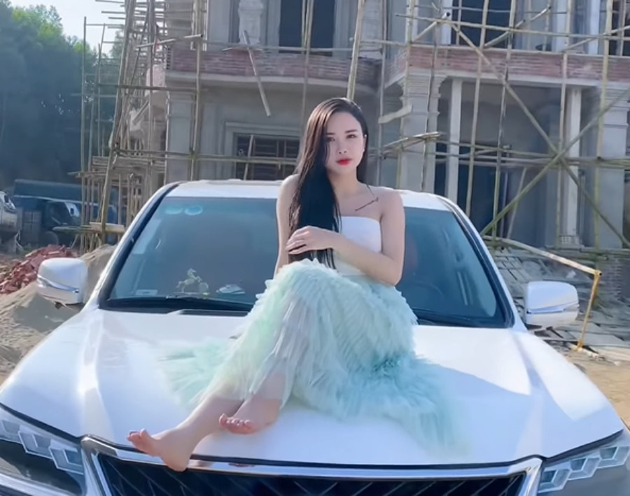 anh 6 con gai dai gia.jpg