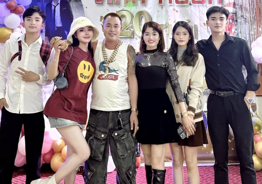 anh 7 con gai dai gia.jpg