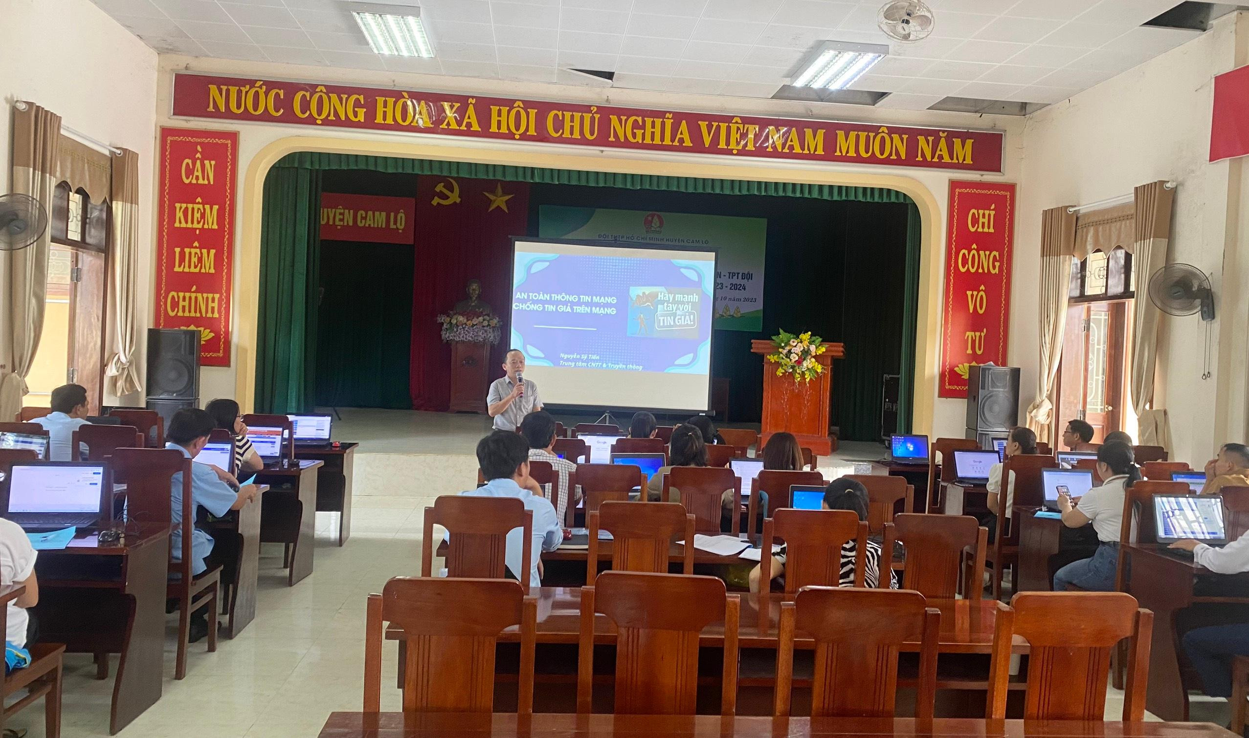 huyen cam lo qt tap huan giam ngheo.jpg