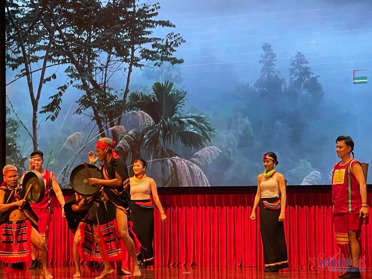 W-hoi-thi-dan-toc-thieu-so-quang-tri-1.jpg