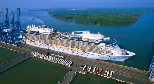 Siêu tàu du lịch chở hơn 3.800 khách quốc tế cập cảng Bà Rịa - Vũng Tàu