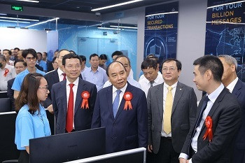 Chủ tịch nước dự lễ khai trương Trung tâm dữ liệu CMC Data Center Tân Thuận
