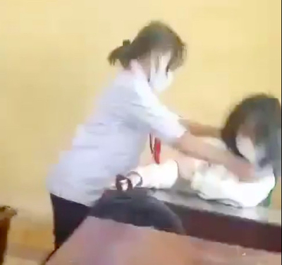 Nữ sinh tổ chức đánh bạn, quay clip vì 'không thích thì đánh'