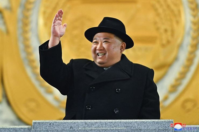 Ông Kim Jong Un dự lễ duyệt binh kỷ niệm 75 năm thành lập quân đội Triều Tiên