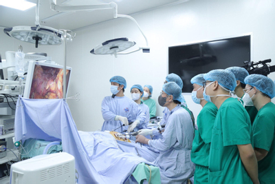 Phẫu thuật robot và nội soi trong điều trị ung thư