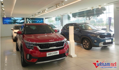 Dân buôn xe vẫn lo 'ế' dù có được giảm 50% lệ phí trước bạ