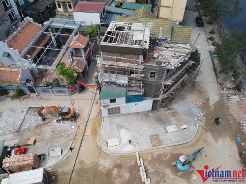 Ngôi nhà siêu méo mó bên tuyến đường mới mở ở Hà Nội