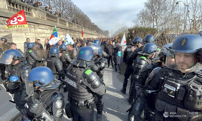 Pháp bắt hơn 850 người trong cuộc biểu tình phản đối tăng tuổi hưu