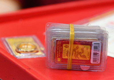 Giá vàng hôm nay 24/3: Tiếp tục tăng vọt, lên sát 2.000 USD/ounce