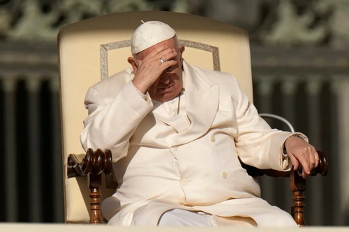 Giáo hoàng Francis phải nhập viện