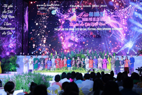 Hàng trăm diễn viên, người mẫu tham dự Lễ hội áo dài TP.HCM