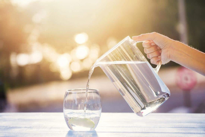 Uống nhiều nước trước bữa ăn có giúp giảm cân không?