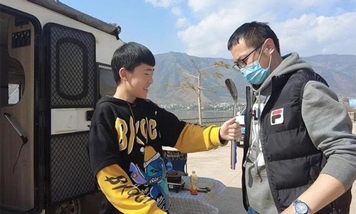 Trung Quốc: Con trai chán học, nổi loạn bố làm điều khiến con thay đổi bất ngờ
