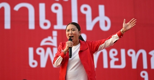 Con gái cựu Thủ tướng Thái Lan Thaksin sinh con sát ngày bầu cử