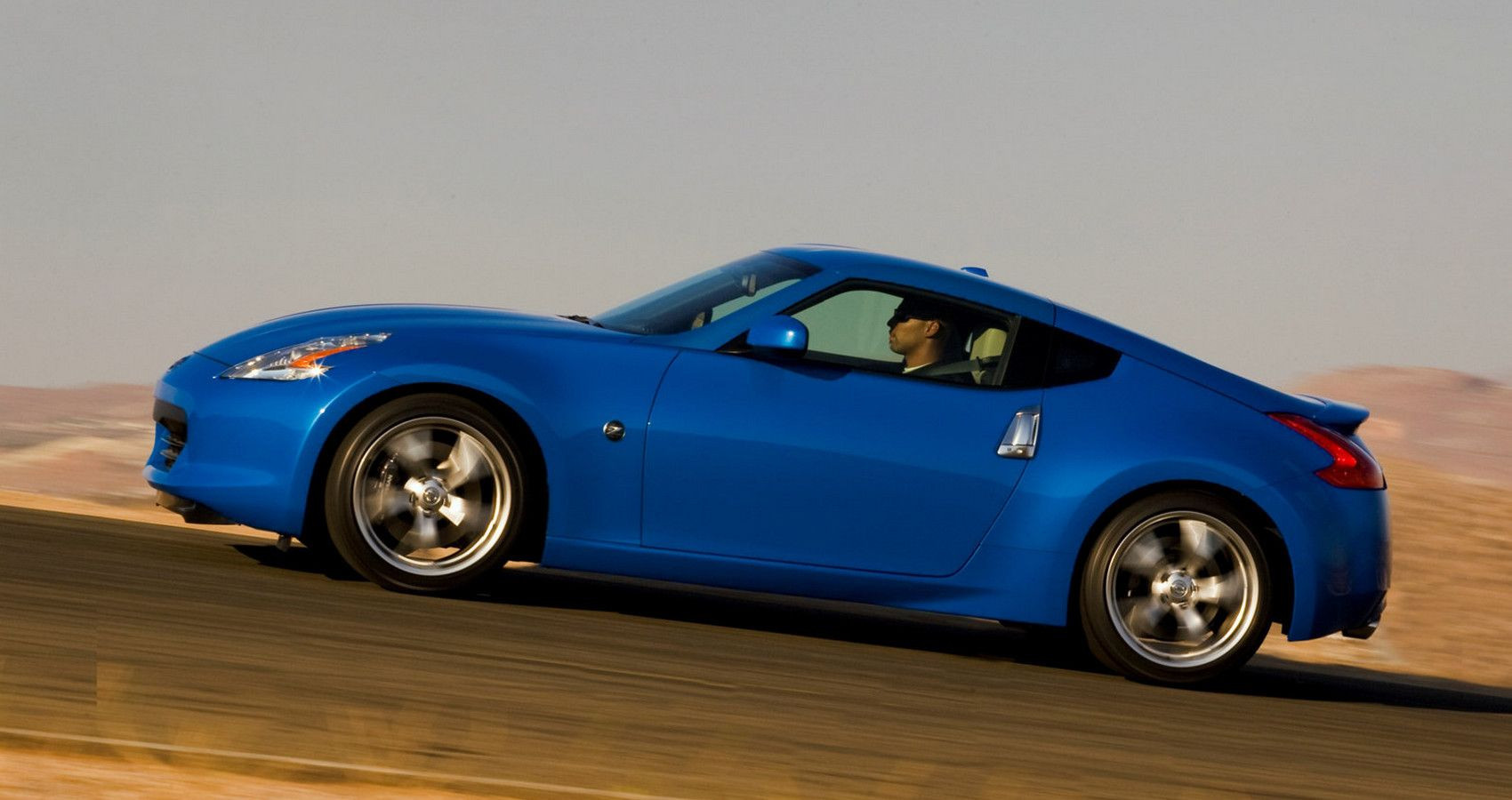 Nissan 370Z - Side