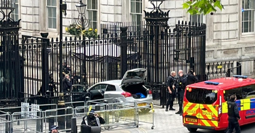 Cảnh sát Anh bắt giữ tài xế lao xe vào cổng dinh thủ tướng