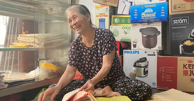 Gặp người bán giấy dó duy nhất tại ngôi nhà 130 tuổi giữa phố cổ Hà Nội