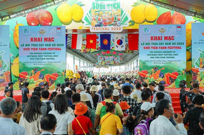 Ngày đầu khai mạc, lễ hội trái cây lớn nhất nước đón 25.000 lượt khách