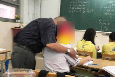 Thầy giáo ở TP.HCM bị tố sàm sỡ nữ sinh trong lớp học