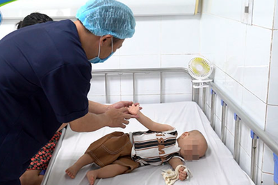 Hơn 1.200 trẻ nhập viện ở Hà Nội vì tay chân miệng, nhiều bé đã viêm não
