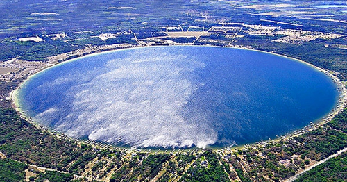 Khám phá hồ nước tự nhiên tròn nhất thế giới