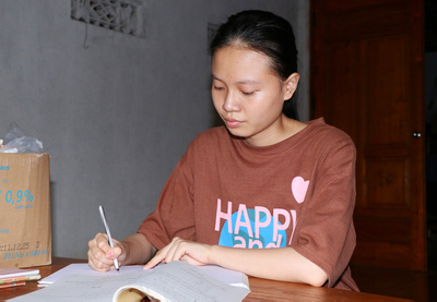 Nữ sinh mất bố mẹ trước ngày thi tốt nghiệp: 'Con đã hoàn thành tốt kỳ thi'