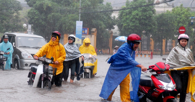 Áp thấp nhiệt đới vào Biển Đông, 2 kịch bản khi mạnh lên thành bão