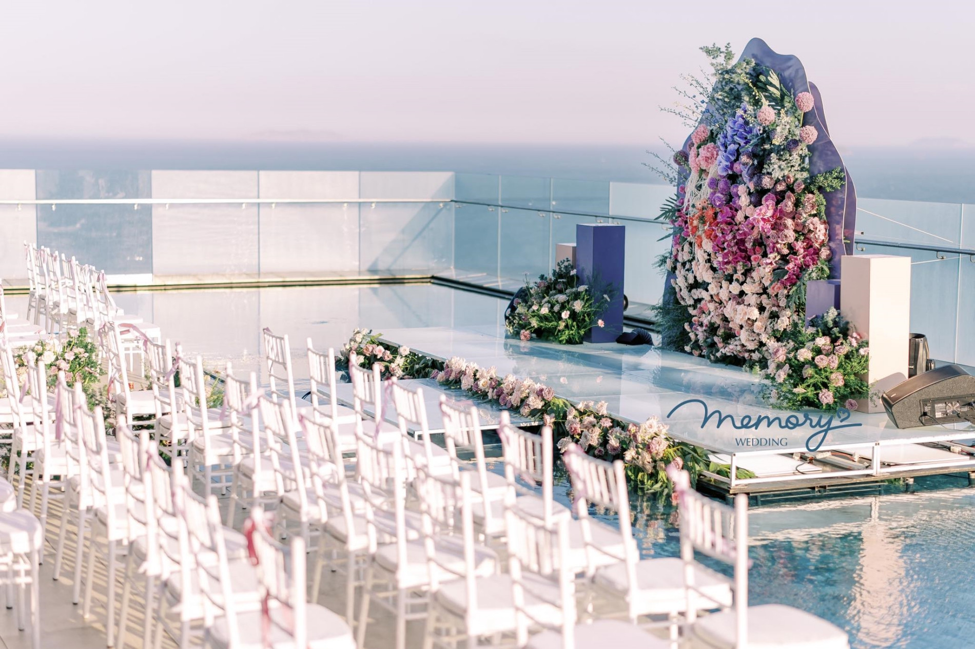 anh 3 tiec cuoi ngoai troi.jpg