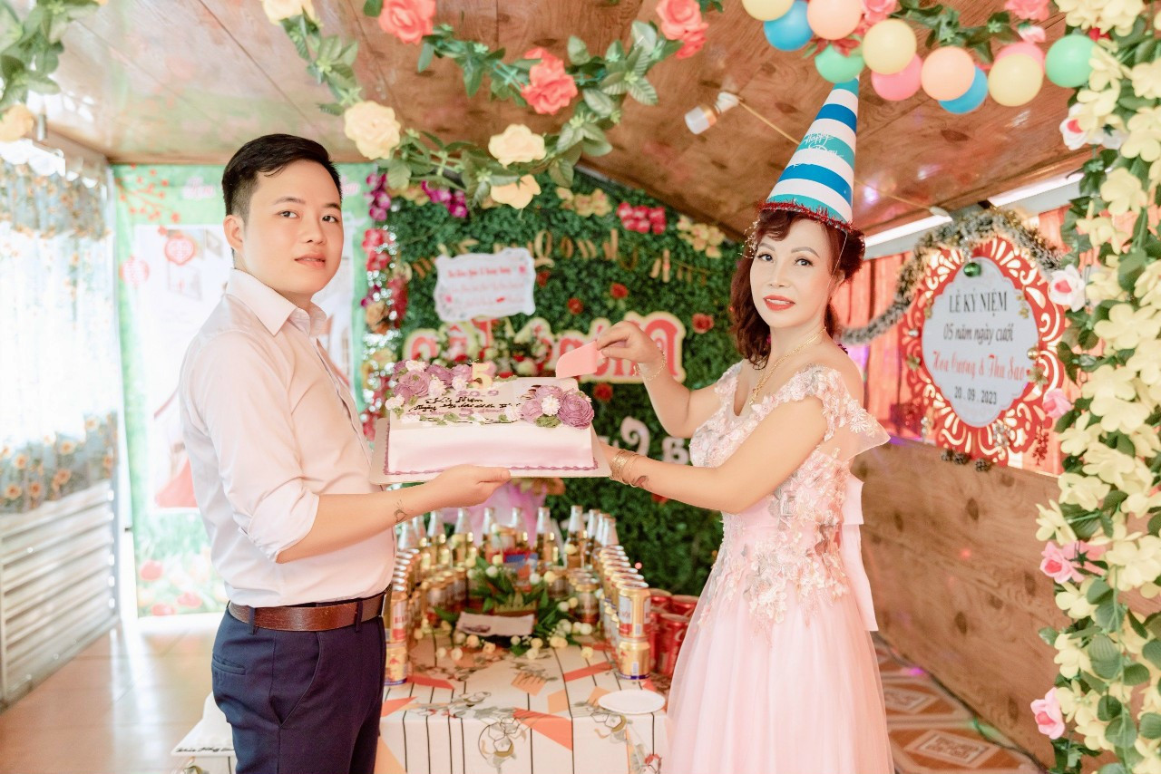 anh 9 vo chong thu sao.jpg