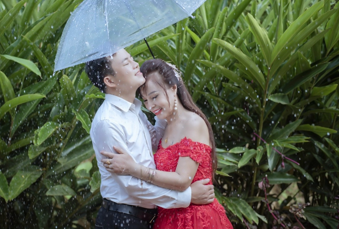 anh 1 vo chong thu sao.jpg