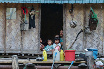 Đakrông thực hiện các chính sách hỗ trợ nhà ở cho hộ nghèo, hộ cận nghèo