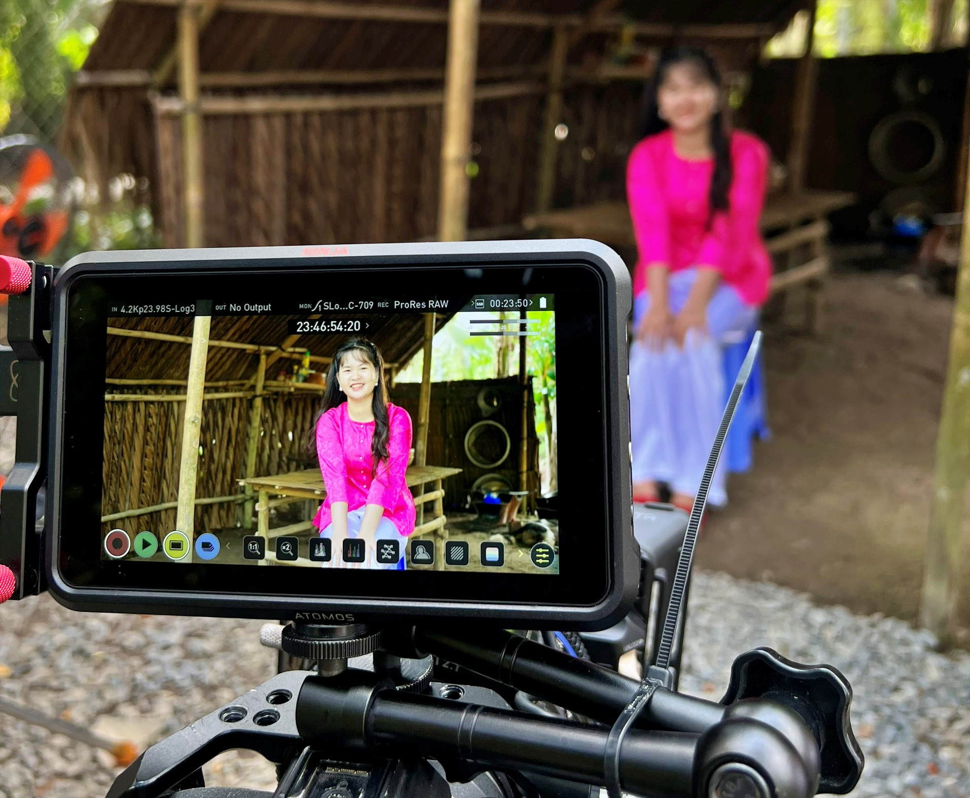 anh 17 sau tivi va vit bim bim.jpg