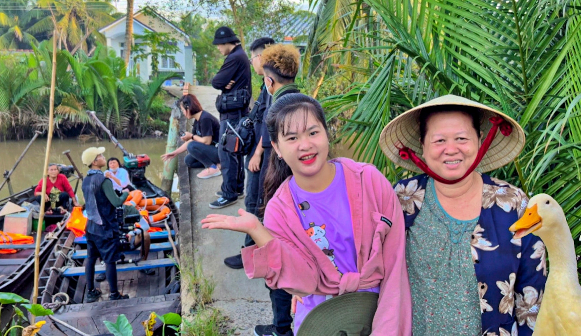 anh 6 sau tivi va vit bim bim.jpg