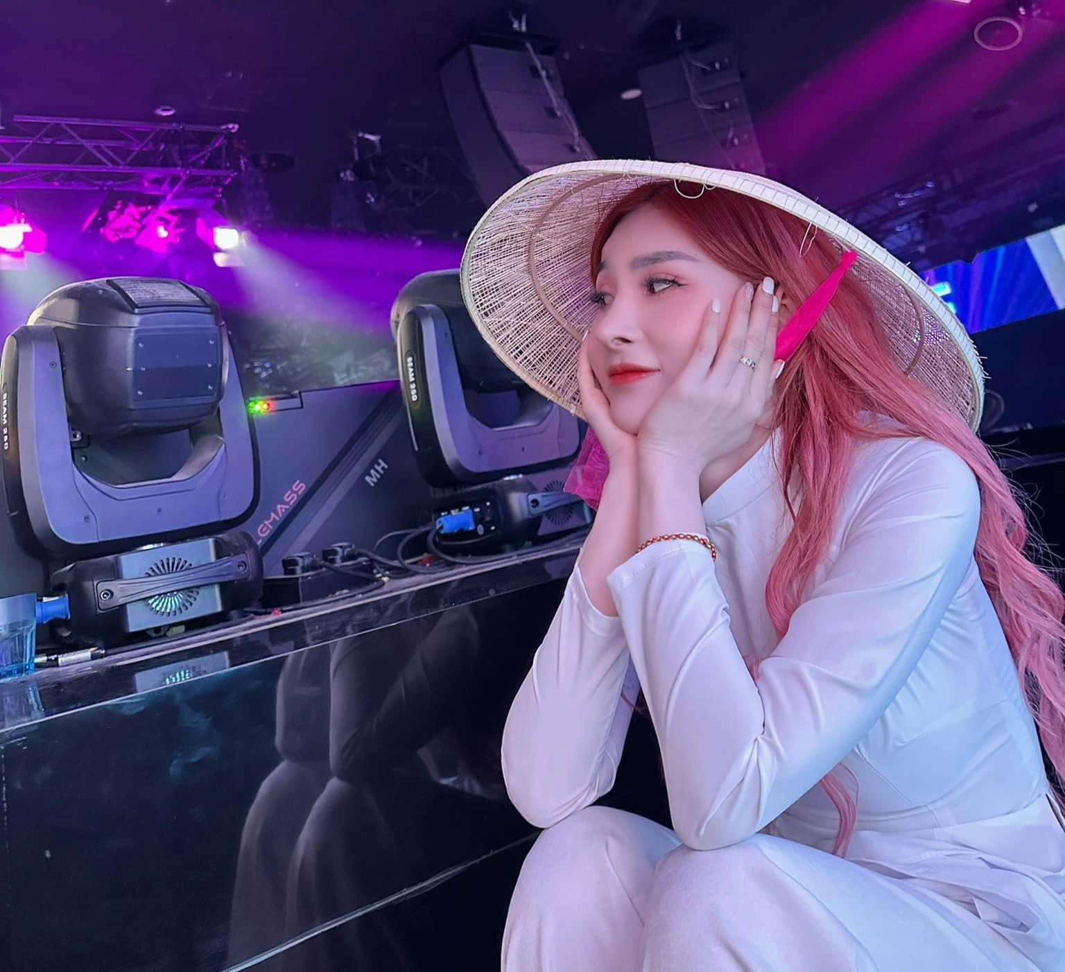 Nữ DJ miền Tây mặc áo dài chơi nhạc gây sốt, kể góc khuất sống về đêm - 2