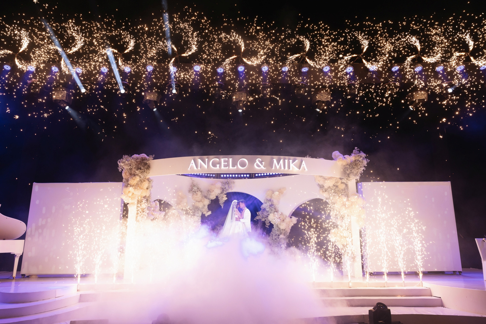 anh 22 le cuoi mika.jpg