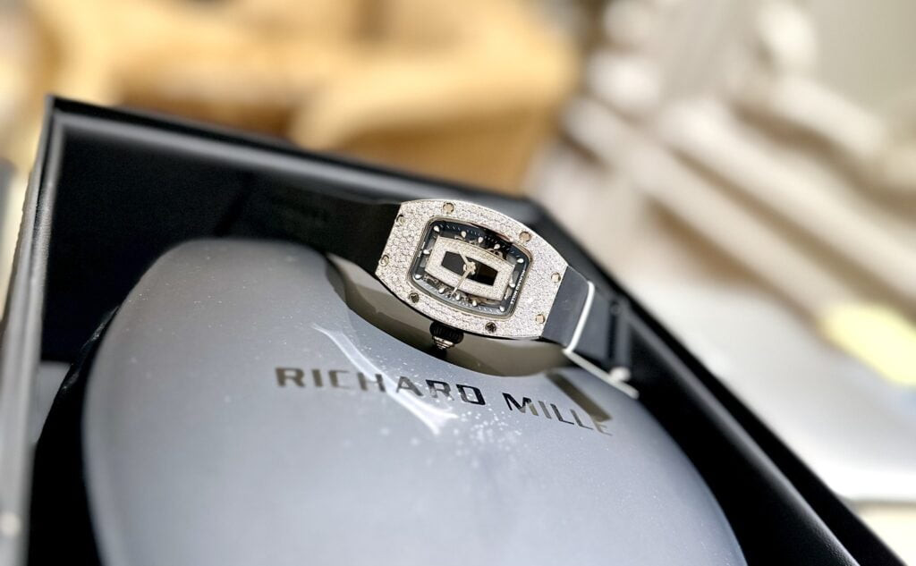 Dong Ho Richard Mille Le Quyen mau den 1024x633.jpg