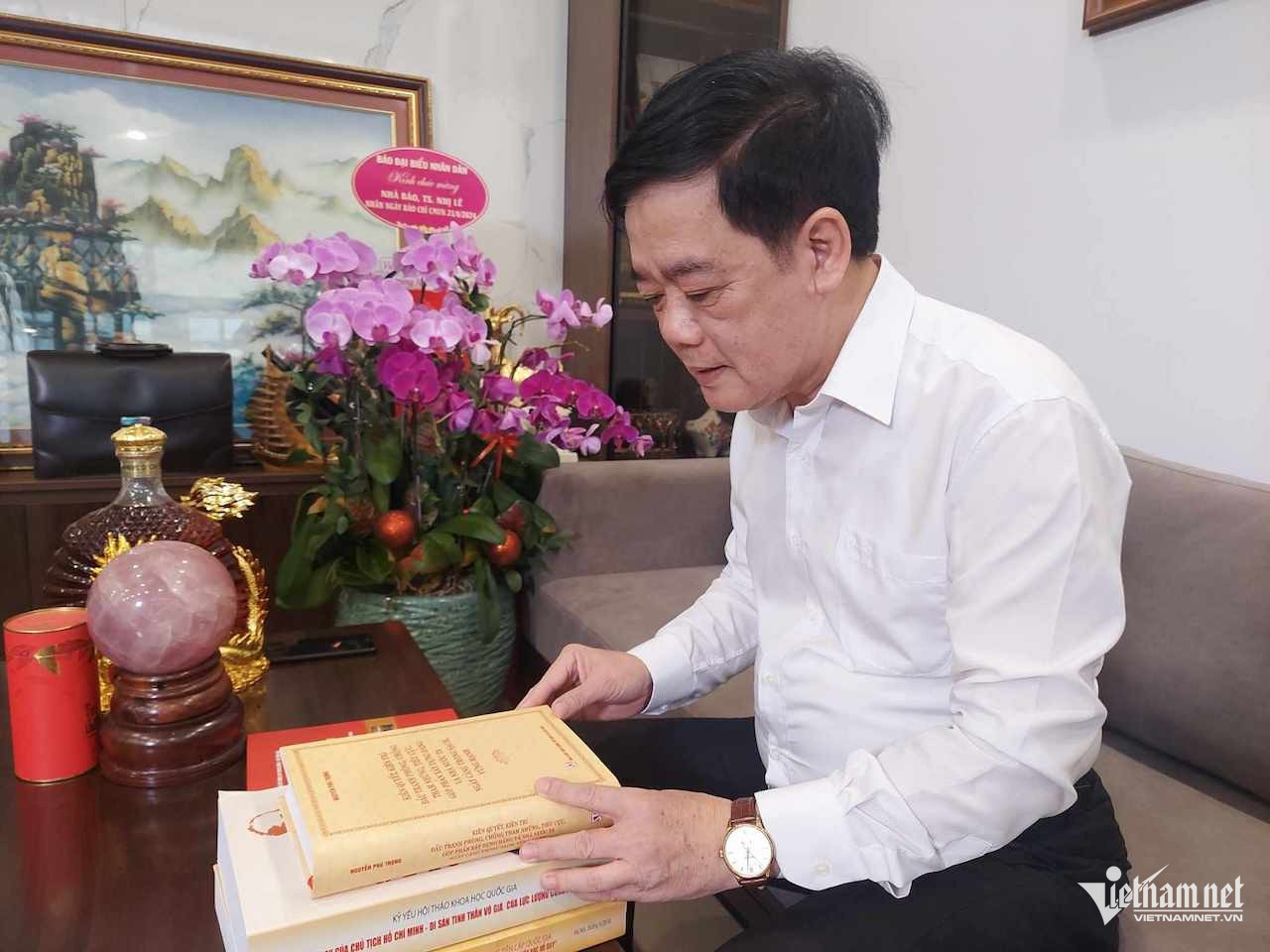 W-TS Nhị Lê .jpg